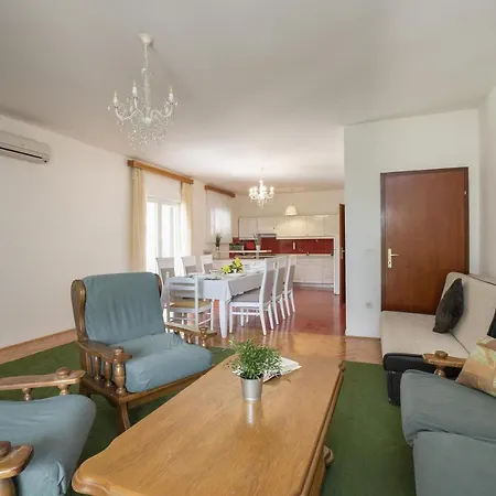 Beachfront Gaj - Happy Apartment Sibenik