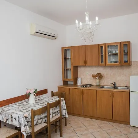 Apartment Beachfront Gaj - Happy